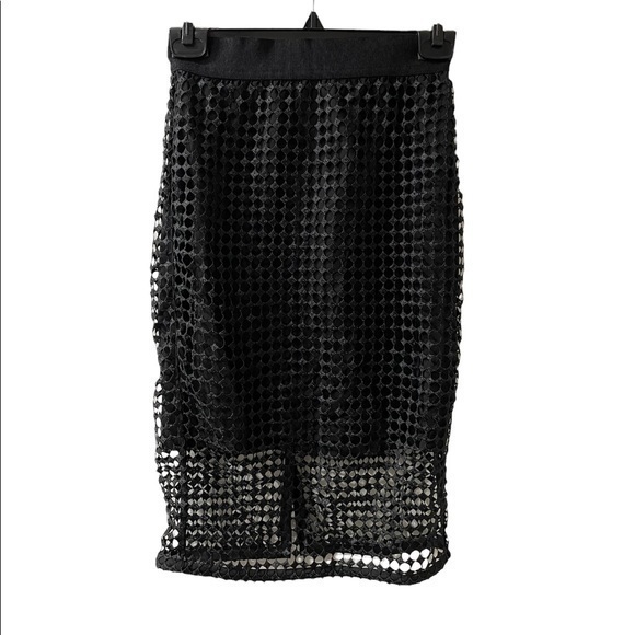 Ann Taylor Black Fishnet MIDI Skirt 00P elastic waist
Condition 9/10 no flaws - Picture 1 of 7